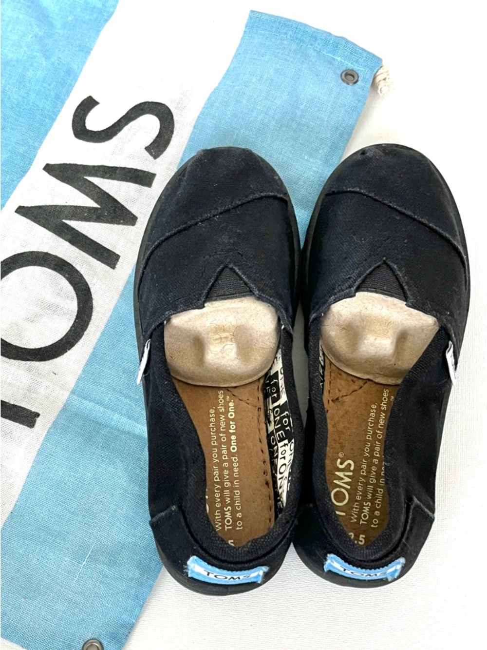 TOMS Kids Black Alpargata-Style Classic Canvas Elastic “V” Slip-Ons size Y12.5